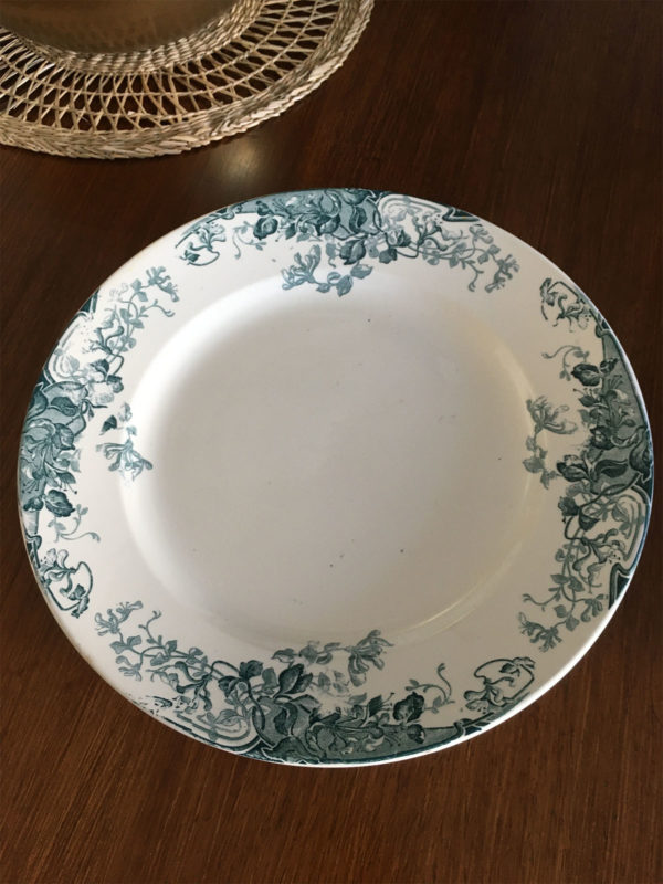 Ancien grand plat de service  -  La faience - porcelaine - céramique