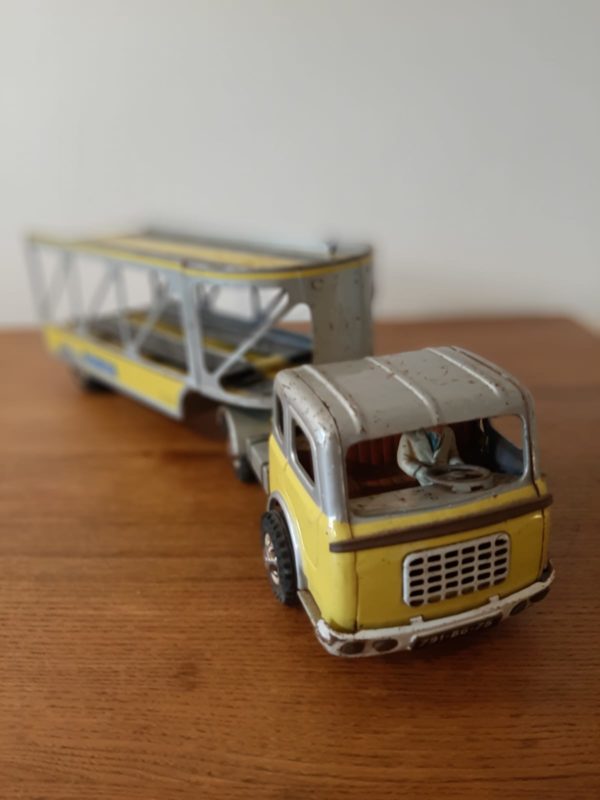 Ancien camion jouet Joustra  -  La décoration