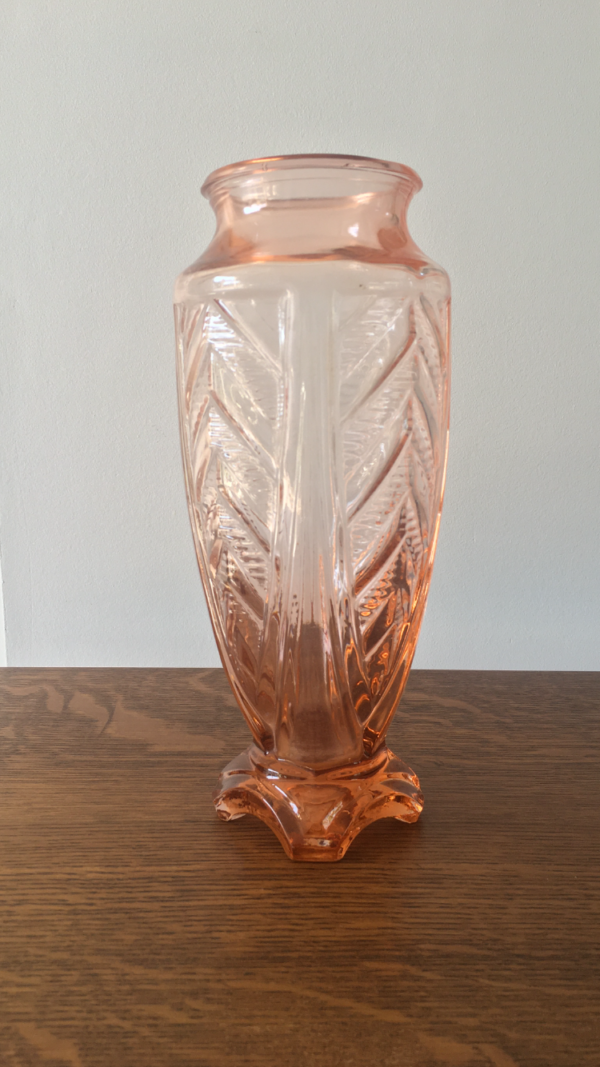 Vase en verre saumon  -  La décoration