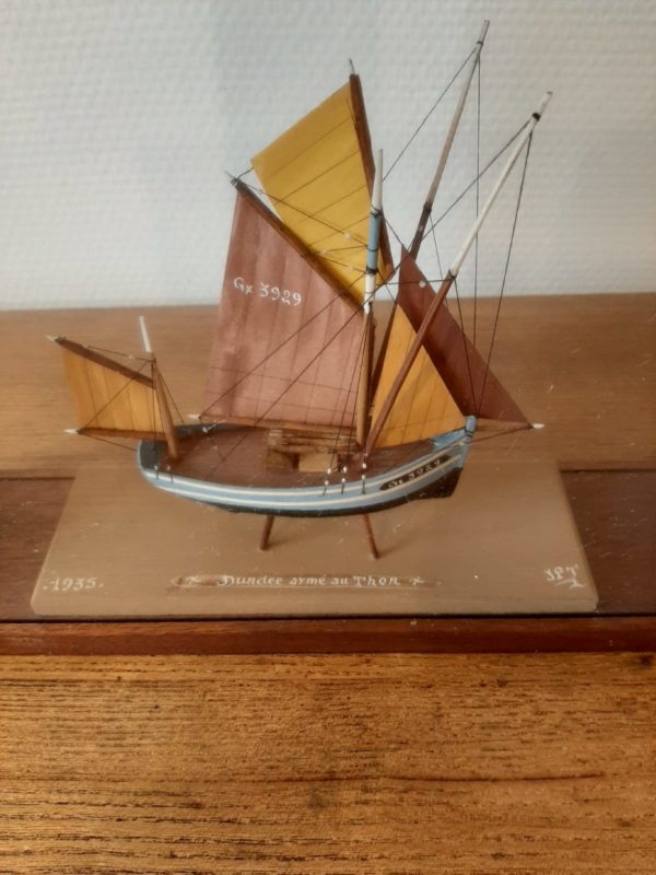 Ancienne maquette de bateau à voile  -  La décoration
