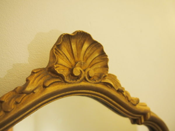 Miroir en bois doré  -  La décoration