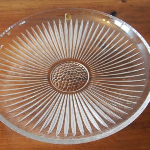 Grand plat creux en cristal  -  La décoration