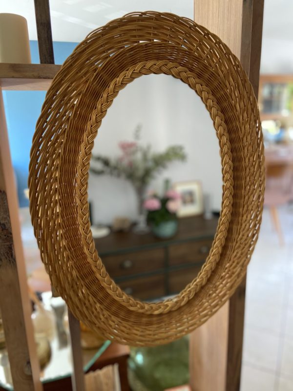 Miroir ovale en rotin  -  La décoration