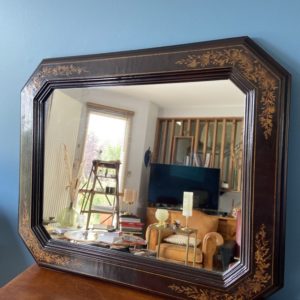 Miroir en bois laqué  -  La décoration
