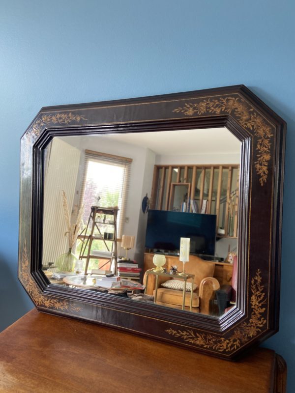 Miroir en bois laqué  -  La décoration