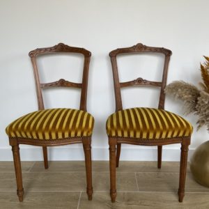 Chaise ancienne en bois  -  Le bois
