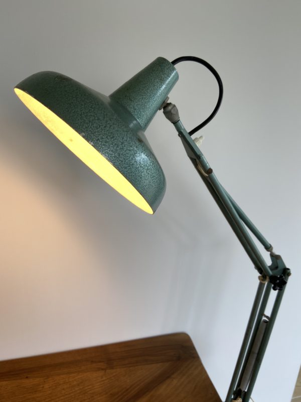 Ancienne lampe industrielle  -  L'éclairage