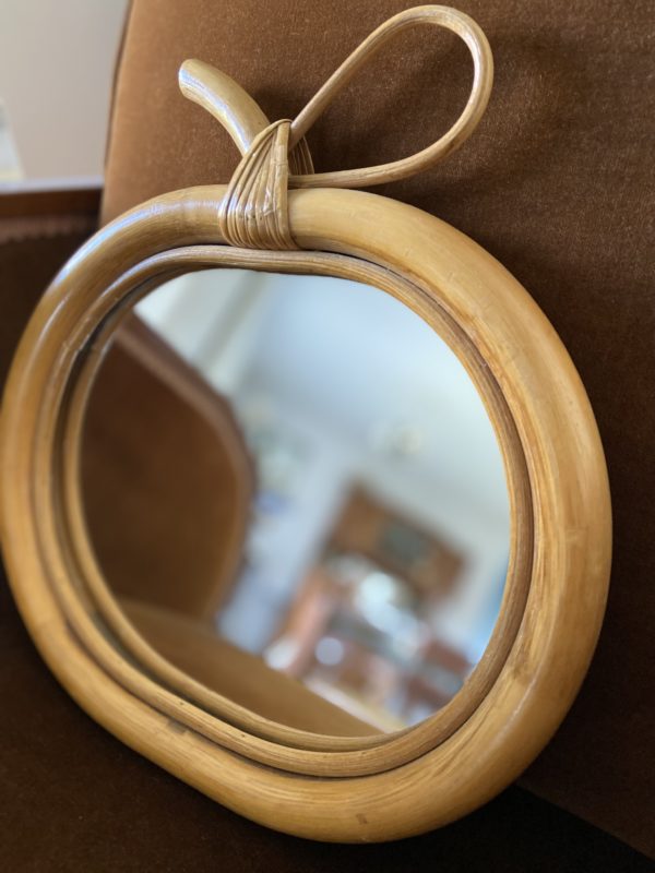 Miroir pomme en bambou vintage  -  La décoration