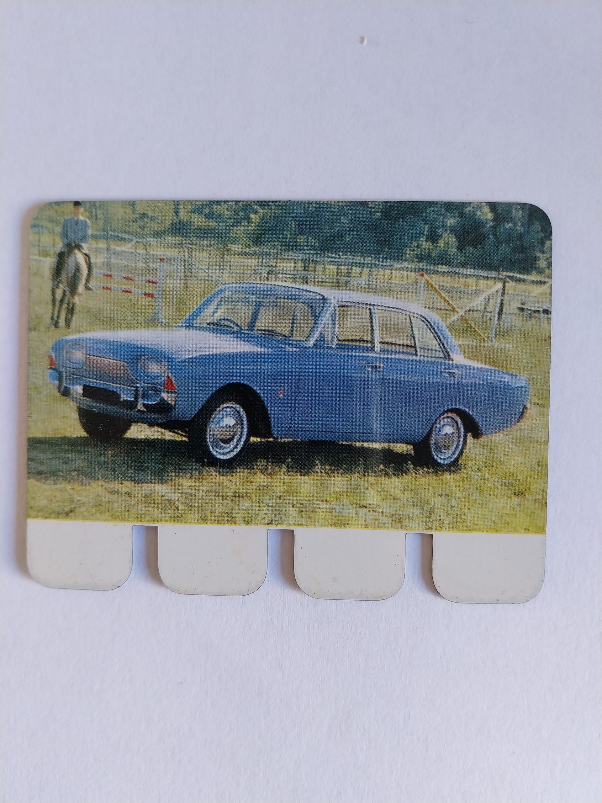 Carte automobile COOP 1964 N°46 – FORD TAUNUS 17 M TS Carte automobile COOP 1964 N°46 – FORD TAUNUS 17 M TS  -  Le métal